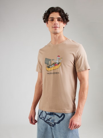 JACK & JONES Póló 'JORSKULL' - barna: elől