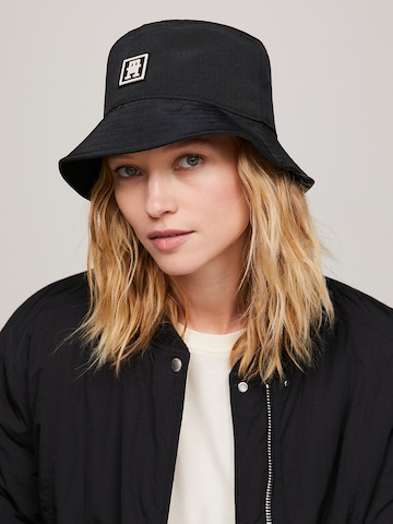 TOMMY HILFIGER Hat in Black: front