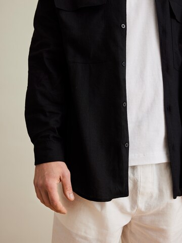 DAN FOX APPAREL Comfort fit Button Up Shirt 'Luis' in Black