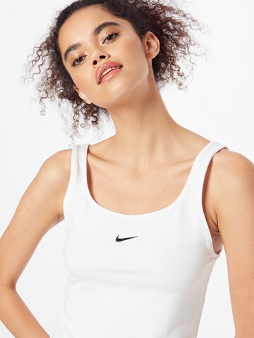 Top di Nike Sportswear in bianco