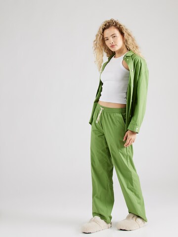 Pijama 'Aura' de la BeckSöndergaard pe verde