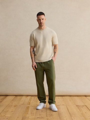 DAN FOX APPAREL Regularen Hlače na rob 'Jannek' | zelena barva