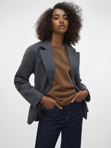 VERO MODA Prehoden plašč 'Fortuneaya' | siva barva