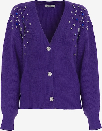 Influencer Neuletakki värissä lila: etupuoli