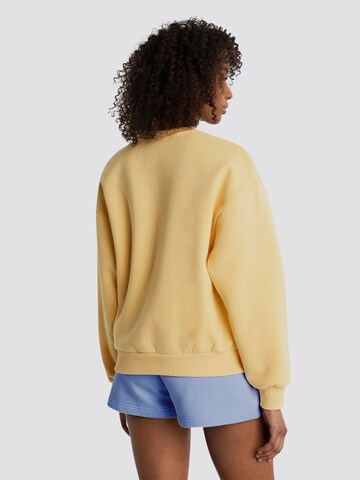 Gina Tricot Sweatshirt 'Riley' i gul
