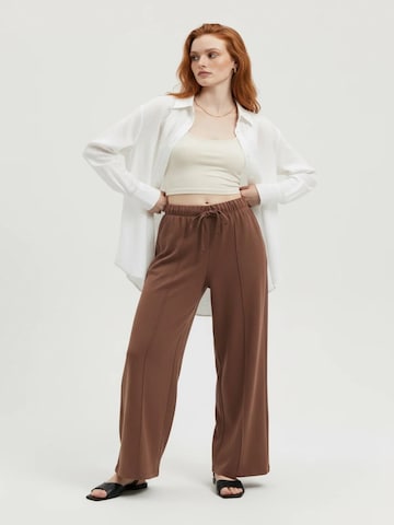 No Matter What Wide leg Broek in Bruin: voorkant