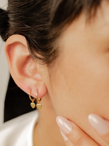 Hey Happiness Earrings 'Heart Huggie' in Gold