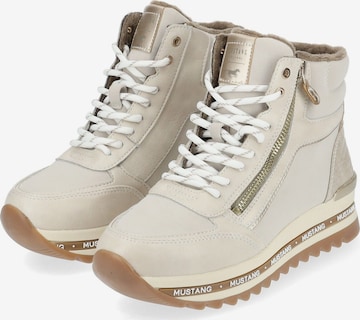 Stivaletto stringato di MUSTANG in beige