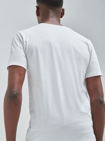Next - Camiseta en blanco