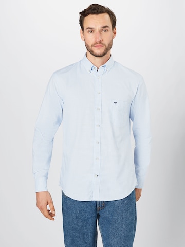 Coupe regular Chemise business FYNCH-HATTON en bleu : devant