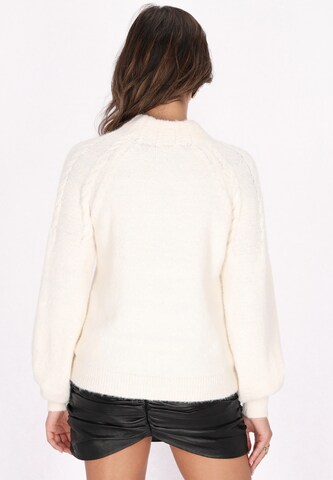 faina Sweater in White
