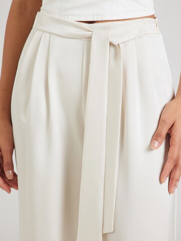 Wide leg Pantaloni con pieghe di millane in beige