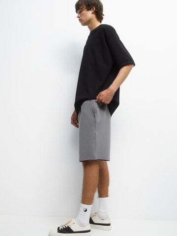 Pull&Bear Loosefit Shorts in Grau