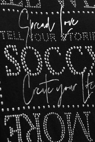 Soccx T-Shirt mit Rundhalsausschnitt und Artwork in Schwarz