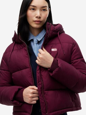 Tommy Jeans Vinterjacka 'TJW HOODED PUFFER JA DW0DW21625' i röd