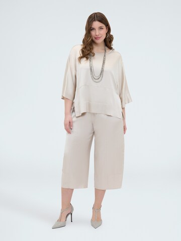 Fiorella Rubino Tapered Pants in White: front