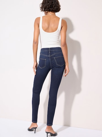 Skinny Jeans de la Friends Like These pe albastru: față