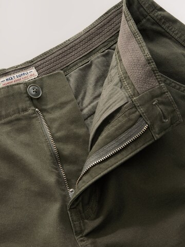 Next Regular Shorts in Grün