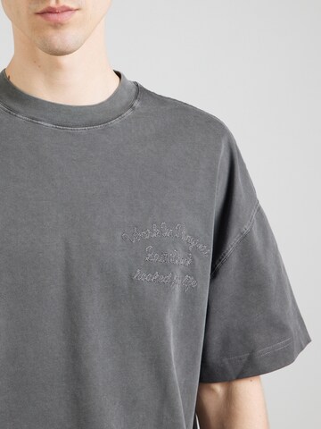Carhartt WIP - Camiseta 'Bait Shack' en gris