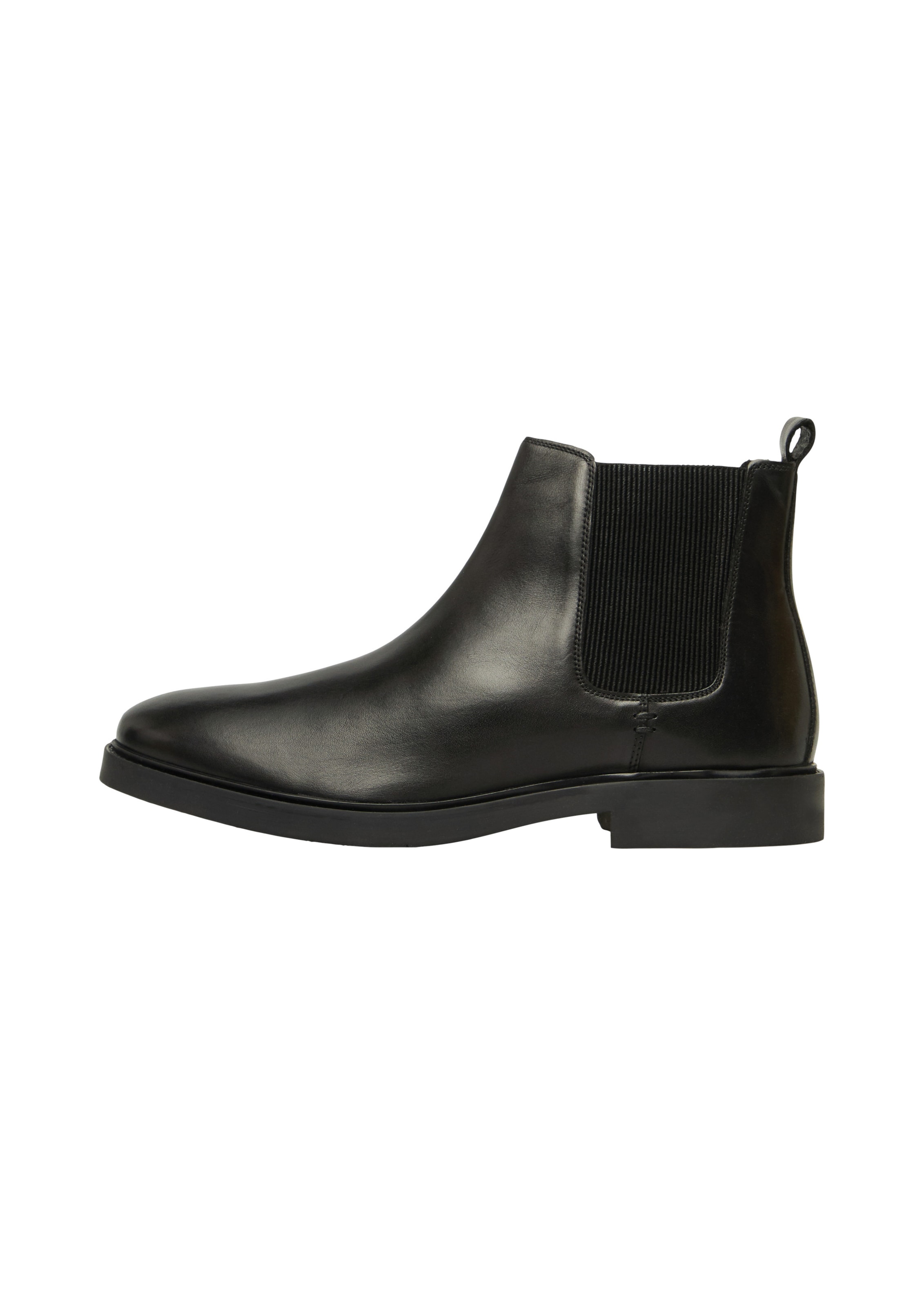s.Oliver Chelsea Boots in Black: front