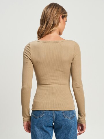 Calli Shirt in Brown: back