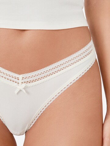 String 'Power' di ETAM in bianco