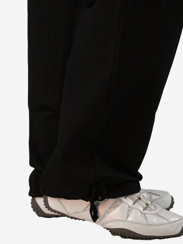 Winshape Loose fit Sports trousers 'WTE9' in Black