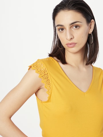 ABOUT YOU Shirt 'Caitlin' in Yellow