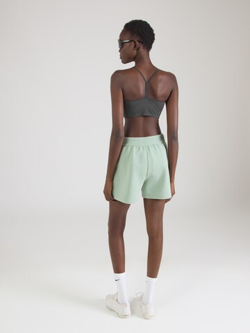 Regular Pantaloni sport 'Nike 24.7 ImpossiblySoft' de la NIKE pe verde