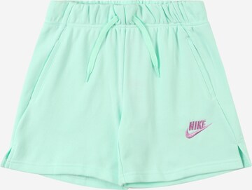 Nike Sportswear Shorts in Grün: front