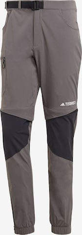 Effilé Pantalon outdoor 'Utilitas' ADIDAS TERREX en gris : devant