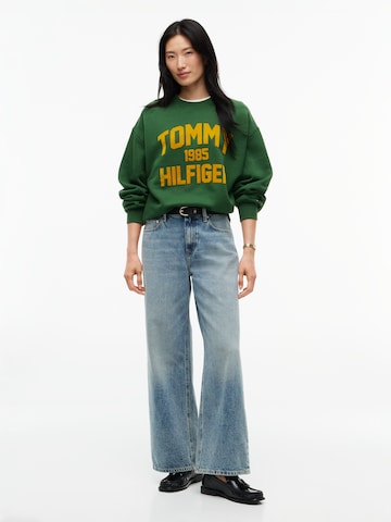 TOMMY HILFIGER Sweatshirt 'VARSITY' in Grün