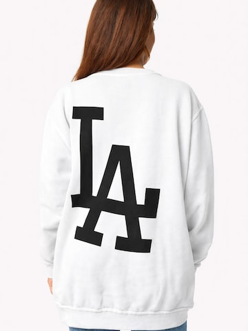 Worldclassca Oversized Sweater in White