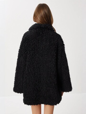 Happiness İstanbul Mantel in Schwarz