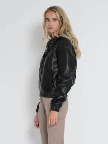 MUSTANG Between-Season Jacket in Black