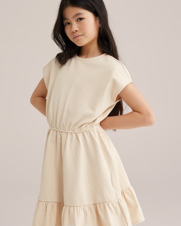 WE Fashion Рокля в бежово: отпред