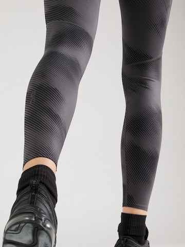 Skinny Pantaloni sportivi di On in grigio