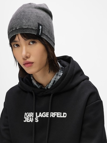 KARL LAGERFELD JEANS Pipo värissä musta: etupuoli