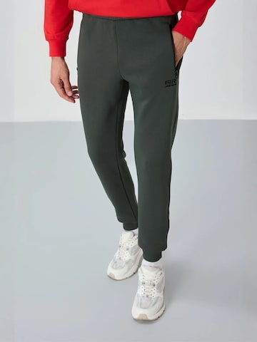 Tommy Life Sporthose 'Jogginghose' in Grau: Vorderseite