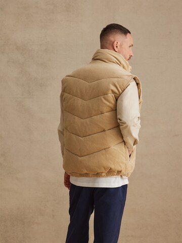 Gilet 'Yassin' DAN FOX APPAREL en beige