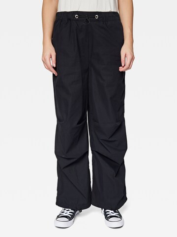Mavi Loosefit Hose in Schwarz: Vorderseite
