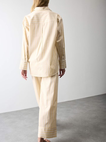 Pigiama di Marks & Spencer in giallo