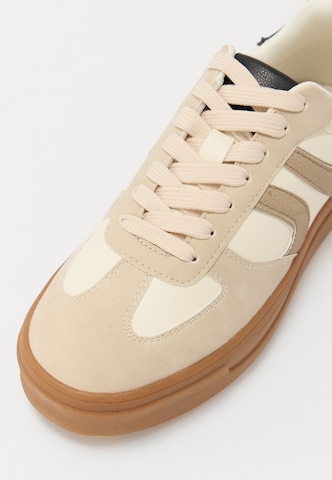 Sneaker low 'DARBIE' de la CALL IT SPRING pe alb