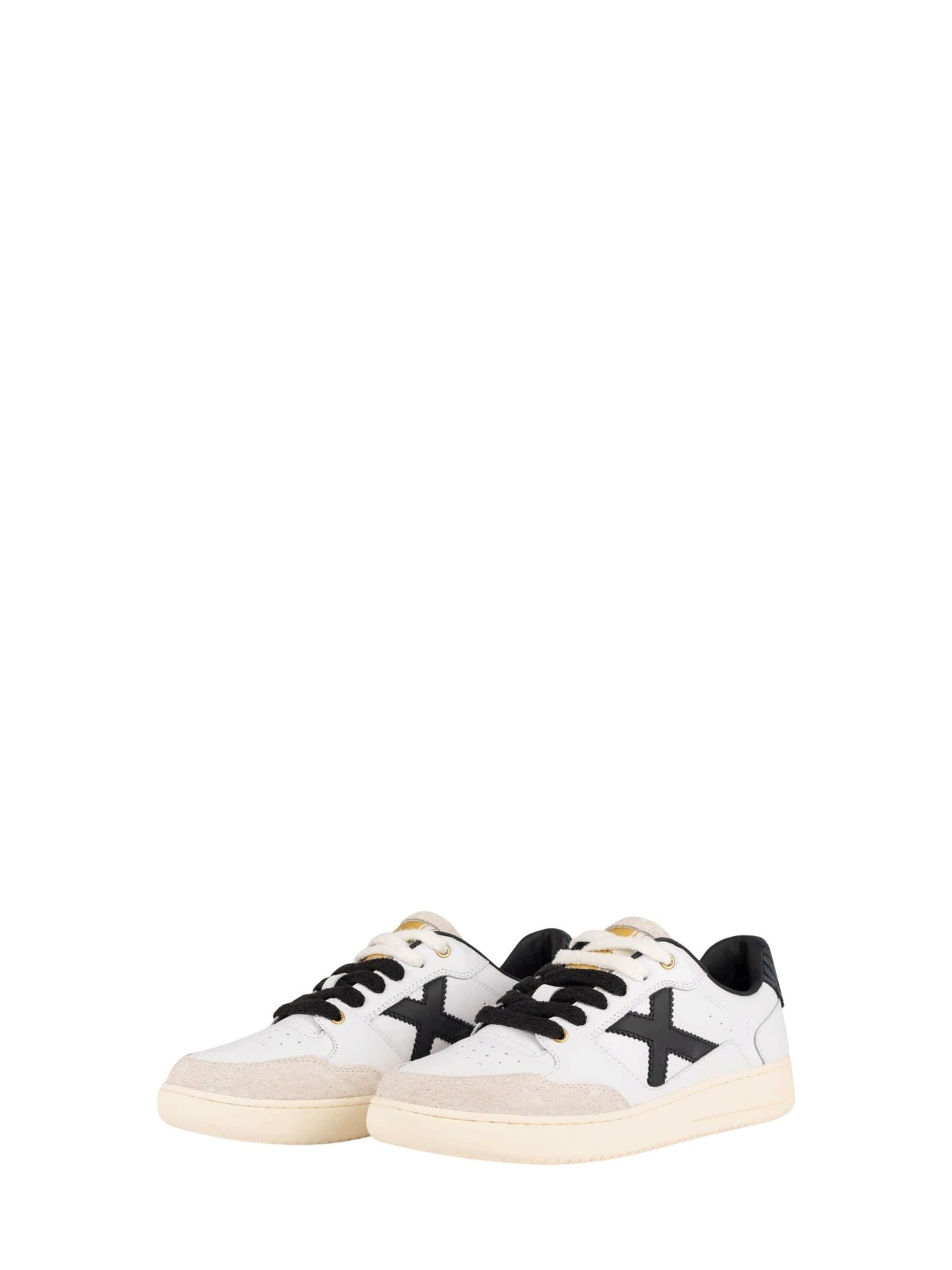 Sneaker bassa '120' di MUNICH in bianco