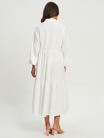 Calli Skjortklänning 'KYRA' i vit: baksida