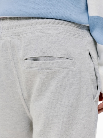 Pull&Bear Ohlapna forma Hlače 'STWD' | siva barva