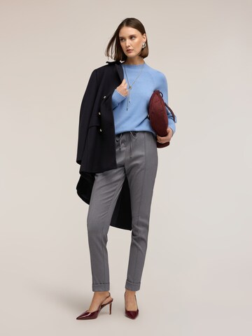 MOTIVI Regular Trousers in Grey