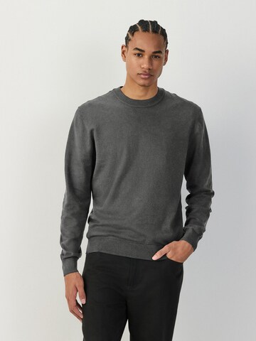 Next Pullover in Grau: Vorderseite