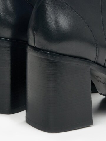 Estro Ankelboots '551-518' i svart