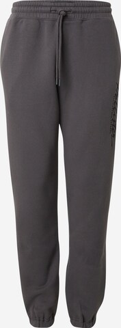 HOLLISTER Tapered Broek in Grijs: voorkant